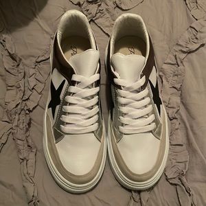 Pink Lily Cleo Pewter and Black Star Sneakers
